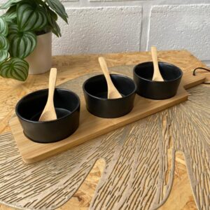 Set de Copetineros sobre Tabla de Bambú – Elegancia en Negro Mate