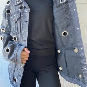 Campera de Jeans SNOW con Arandelas y Tachas